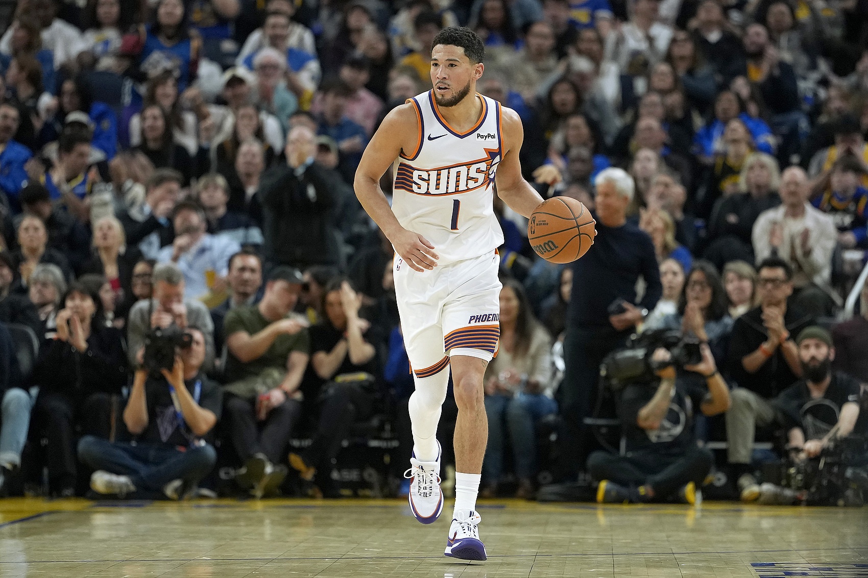 kaiyunsports-杜兰特：对布克的防守压迫做得很好 最终是我们完成了制胜一击